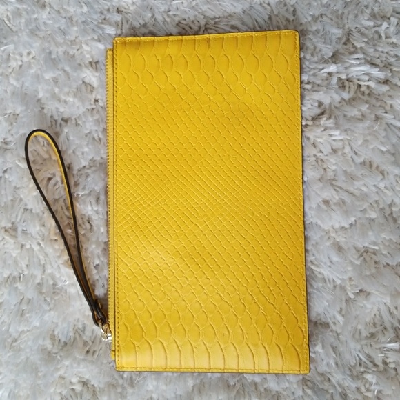 Michael Kors zip clutch with embossed leather. - Picture 4 of 4